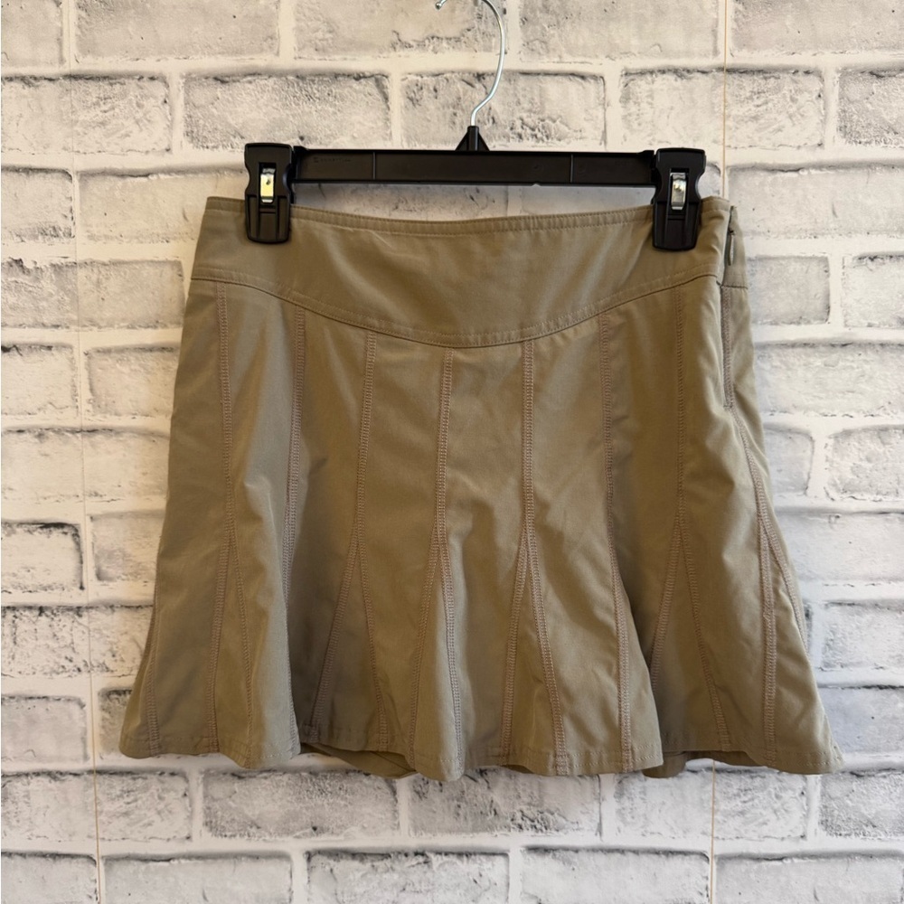 Women’s Athleta Athletic skort, skirt with shorts tan pleated, Size 2